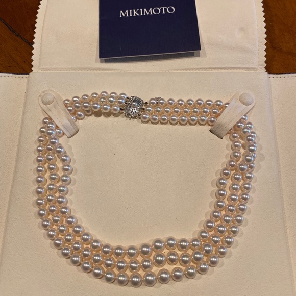 Mikimoto Jewelry - Pearl necklace